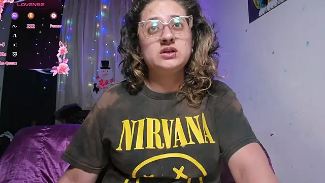 Snapshot of AnnieBigBoobs chatting on 8, 1, 2025 AnnieBigBoobs online show from 8, 1, 2025