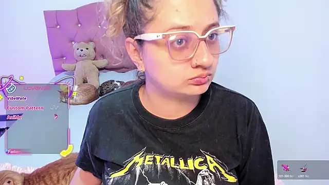 Snapshot of AnnieBigBoobs chatting on 3, 12, 2025 AnnieBigBoobs online show from 3, 12, 2025