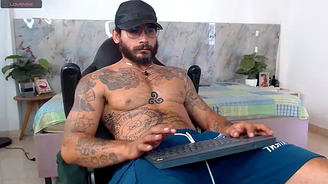 Snapshot of hanz_col chatting on 7, 6, 2026 hanz col online show from 7, 6, 2026