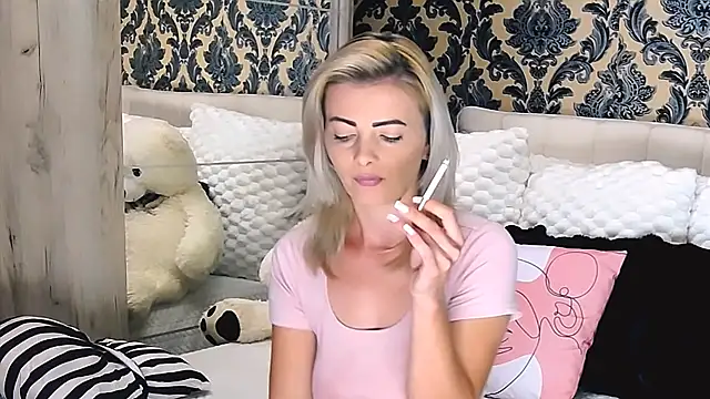 Snapshot of Aly_girl1 chatting on 2, 10, 2025 Aly girl1 online show from 2, 10, 2025