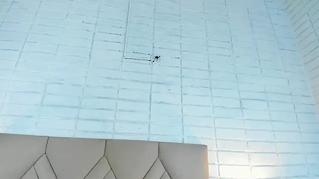 Isis Osman online show from 3, 1, 2025