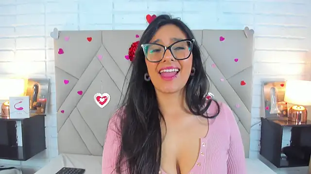 Isis Osman online show from 23, 2, 2025