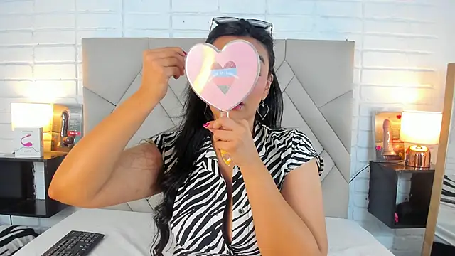 Isis Osman online show from 7, 3, 2025