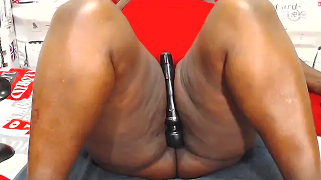 Honeybumsx32 online show from 18, 3, 2026