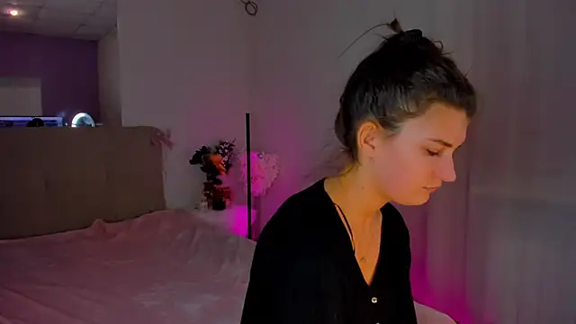 Laura Leee online show from 8, 1, 2025