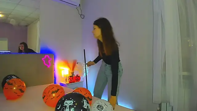 Laura Leee online show from 23, 10, 2025