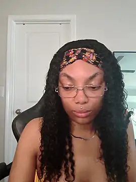 Snapshot of butterflybootyy chatting on 27, 4, 2026 butterflybootyy online show from 27, 4, 2026