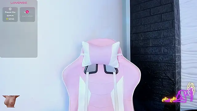 Snapshot of Bella_reaset18 chatting on 5, 12, 2024 Bella reaset18 online show from 5, 12, 2024