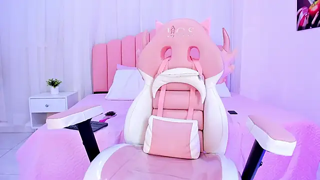 Snapshot of Bella_reaset18 chatting on 11, 12, 2024 Bella reaset18 online show from 11, 12, 2024