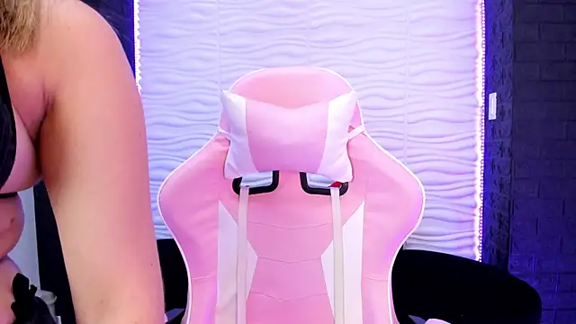 Snapshot of Bella_reaset18 chatting on 13, 12, 2024 Bella reaset18 online show from 13, 12, 2024