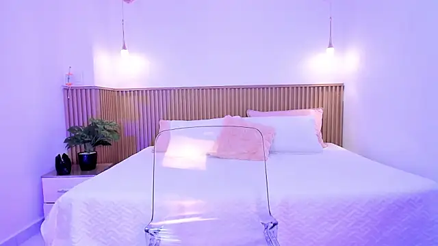 Snapshot of Bella_reaset18 chatting on 20, 12, 2024 Bella reaset18 online show from 20, 12, 2024