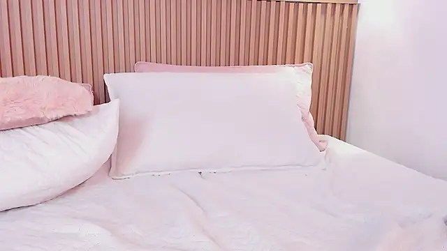 Snapshot of Bella_reaset18 chatting on 21, 12, 2024 Bella reaset18 online show from 21, 12, 2024