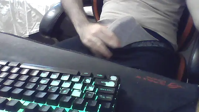 Snapshot of squiddy_69 chatting on 8, 10, 2025 squiddy 69 online show from 8, 10, 2025