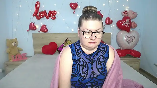 ZannaDreil online show from 5, 3, 2025