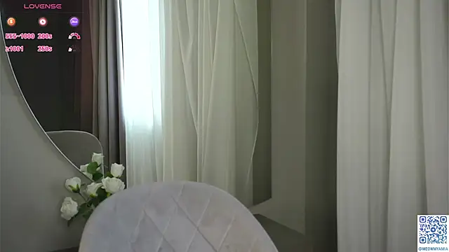 EvelyynLopez online show from 14, 2, 2025