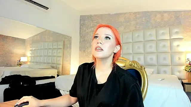 Snapshot of MelaniieRoux chatting on 1, 6, 2026 MelaniieRoux online show from 1, 6, 2026