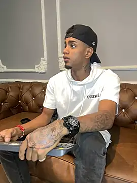 AaronCruz  online show from 28, 2, 2025