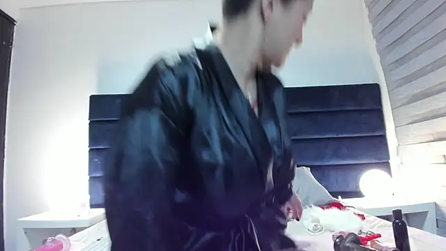  Cristal evans online show from 5, 1, 2025