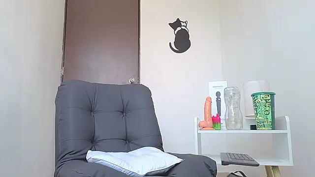 Snapshot of Saturno_v chatting on 24, 10, 2025 Saturno v online show from 24, 10, 2025