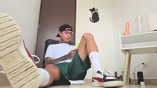 Snapshot of Saturno_v chatting on 6, 11, 2025 Saturno v online show from 6, 11, 2025