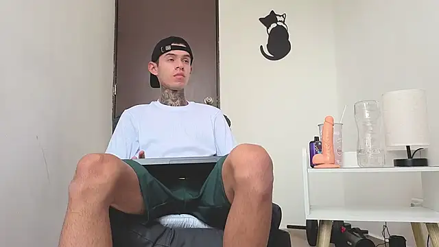 Snapshot of Saturno_v chatting on 9, 11, 2025 Saturno v online show from 9, 11, 2025