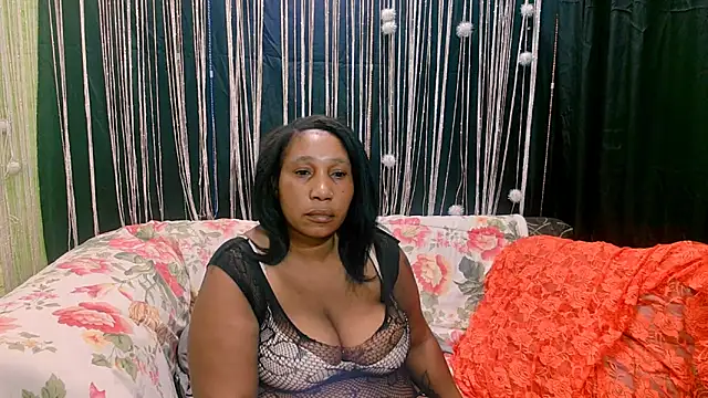 Snapshot of SexcGals chatting on 4, 11, 2025 SexcGals online show from 4, 11, 2025