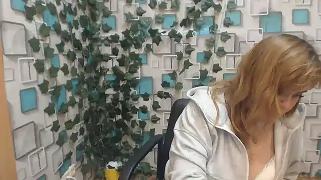 Snapshot of DaniellaKiss chatting on 8, 3, 2025 DaniellaKiss online show from 8, 3, 2025