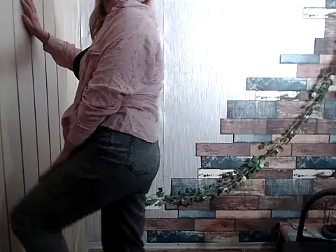 Snapshot of DaniellaKiss chatting on 1, 10, 2025 DaniellaKiss online show from 1, 10, 2025