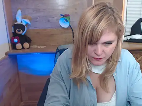 Snapshot of DaniellaKiss chatting on 9, 10, 2025 DaniellaKiss online show from 9, 10, 2025