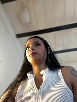 Laura fernandezII online show from 4, 2, 2025