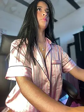 Laura fernandezII online show from 12, 2, 2025