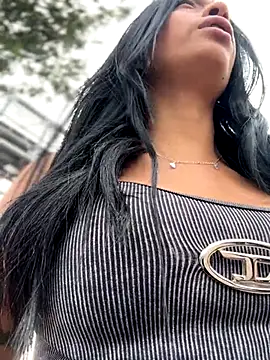 Laura fernandezII online show from 24, 9, 2025