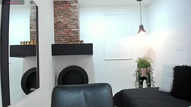 Snapshot of LenaRuiz_ chatting on 1, 2, 2025 LenaRuiz online show from 1, 2, 2025