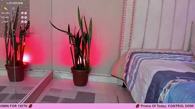 Snapshot of LenaRuiz_ chatting on 27, 2, 2025 LenaRuiz online show from 27, 2, 2025