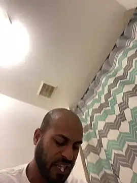 Snapshot of islandvybee55 chatting on 26, 2, 2025 islandvybee55 online show from 26, 2, 2025