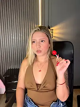 Snapshot of MiaPetit_ chatting on 16, 9, 2025 MiaPetit online show from 16, 9, 2025