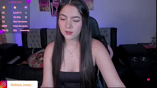 Snapshot of NahiaraEvans_ chatting on 21, 12, 2024 NahiaraEvans  online show from 21, 12, 2024