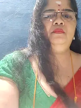 Snapshot of tamilthanushri chatting on 8, 11, 2025 tamilthanushri online show from 8, 11, 2025