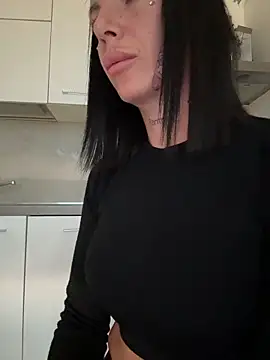 Snapshot of cicciolina chatting on 23, 11, 2025 cicciolina online show from 23, 11, 2025