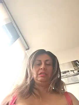 Snapshot of Latiinvenushot chatting on 12, 11, 2025 Latiinvenushot online show from 12, 11, 2025