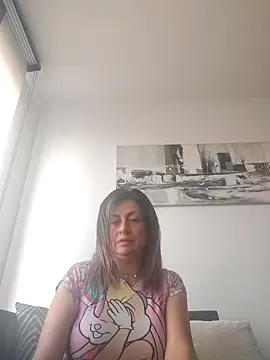 Snapshot of Latiinvenushot chatting on 28, 11, 2025 Latiinvenushot online show from 28, 11, 2025