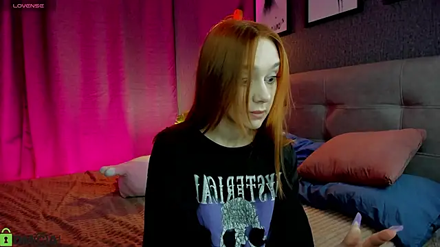 Lesi Moonie01 online show from 10, 4, 2026