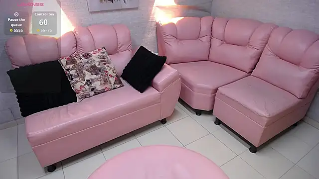Snapshot of Alaya_cute chatting on 4, 10, 2025 Alaya cute online show from 4, 10, 2025