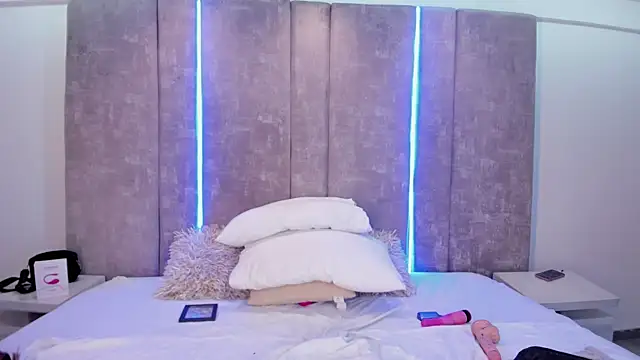 Snapshot of MaxiRogers chatting on 11, 2, 2025 MaxiRogers online show from 11, 2, 2025