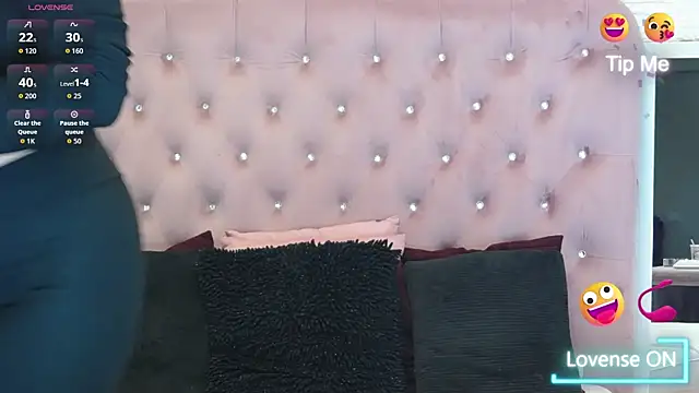 Snapshot of KikiSweet08 chatting on 23, 9, 2025 KikiSweet08 online show from 23, 9, 2025