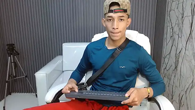 Snapshot of jose_sexycumm chatting on 8, 9, 2025 jose sexycumm online show from 8, 9, 2025
