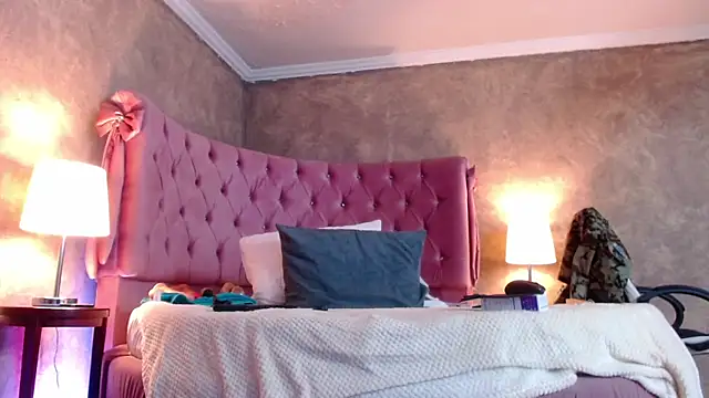 Snapshot of GabyPetit chatting on 3, 2, 2025 GabyPetit online show from 3, 2, 2025
