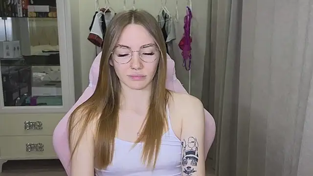 littlevildevil online show from 28, 1, 2025