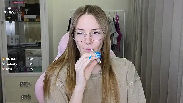 littlevildevil online show from 26, 2, 2025