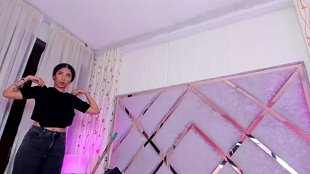  lanna jhonson  online show from 28, 2, 2025